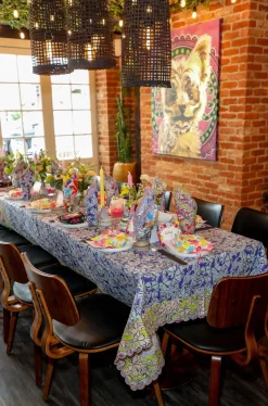 Daisies Table Cloth><noscript><img width=